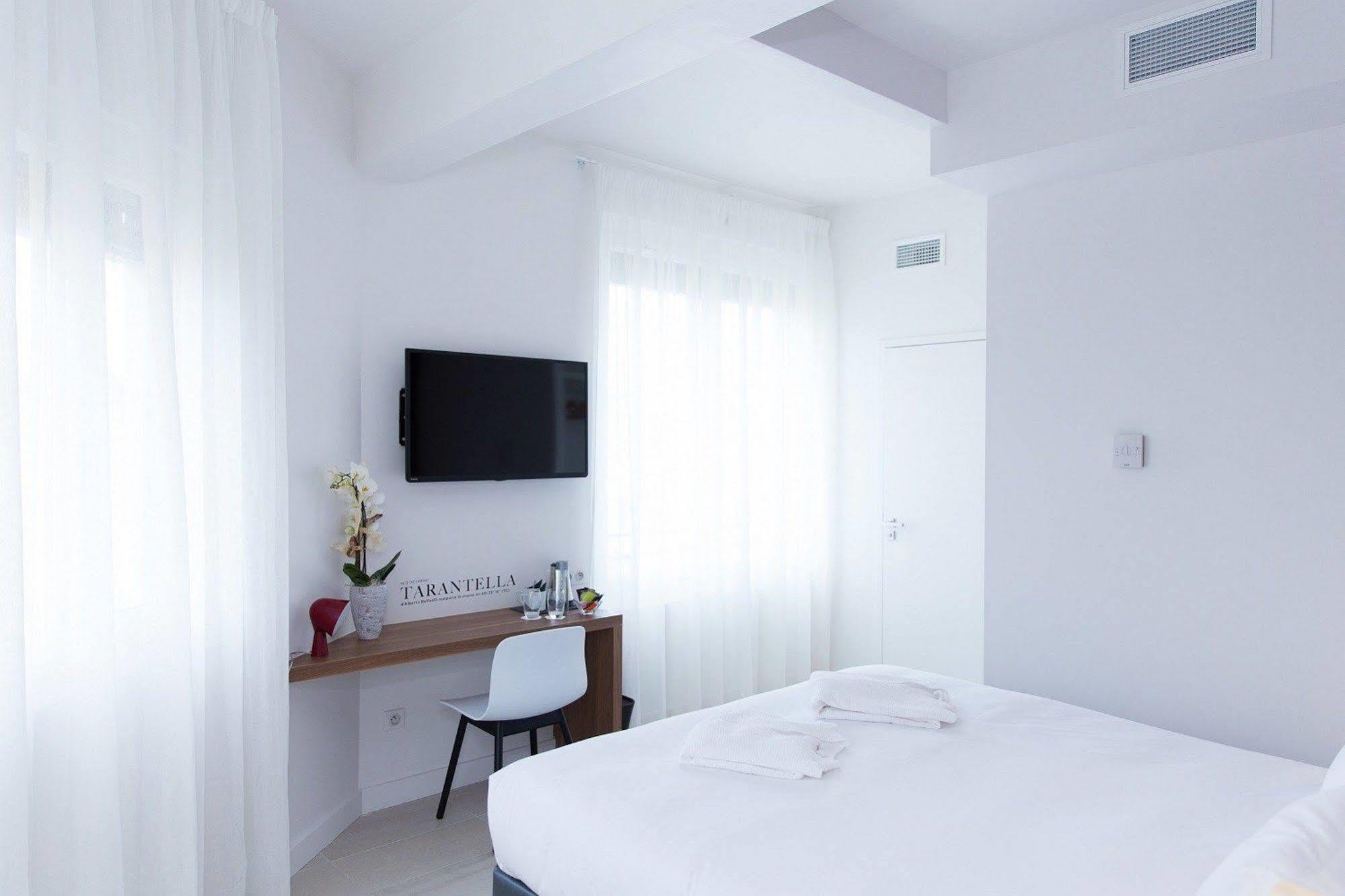 เล วัวล์ Hotel ตูลง ภายนอก รูปภาพ